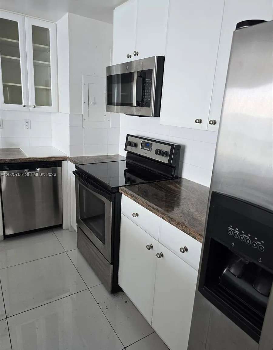 Jockey Club Condo — Photo 4