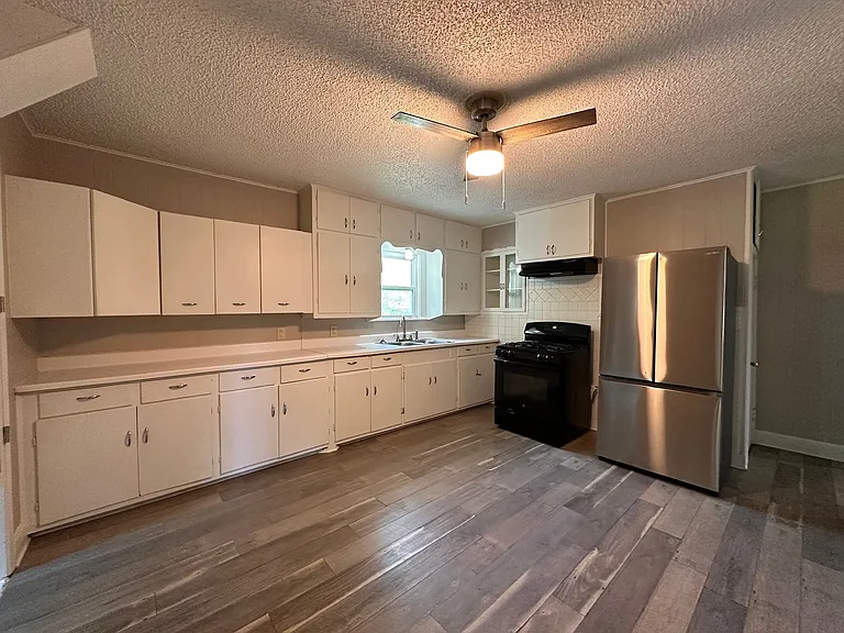 2403 Austin Ave — Photo 11