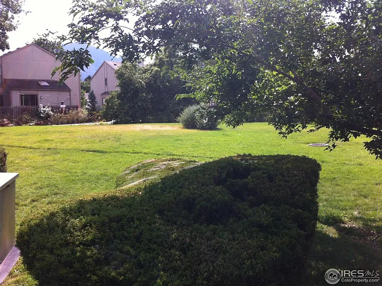 1011 E Moorhead Cir — Photo 22
