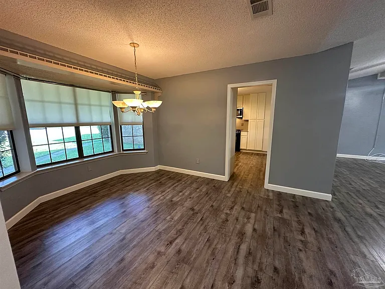 304 Arabian Dr — Photo 6