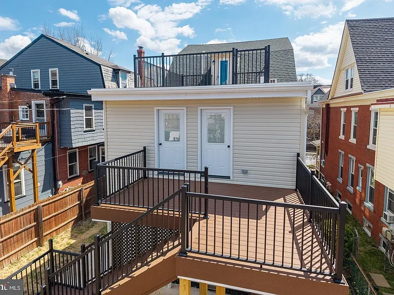325 W Barnard St W — Photo 20