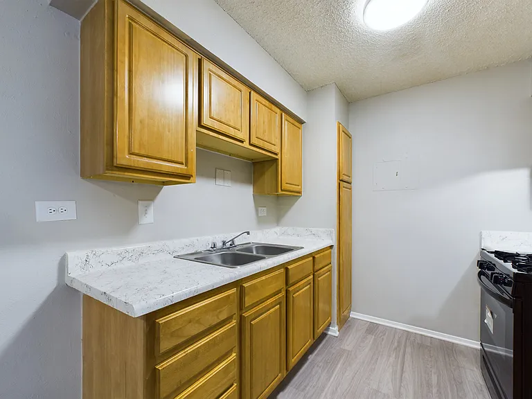 Northwood Apartments — Photo 9