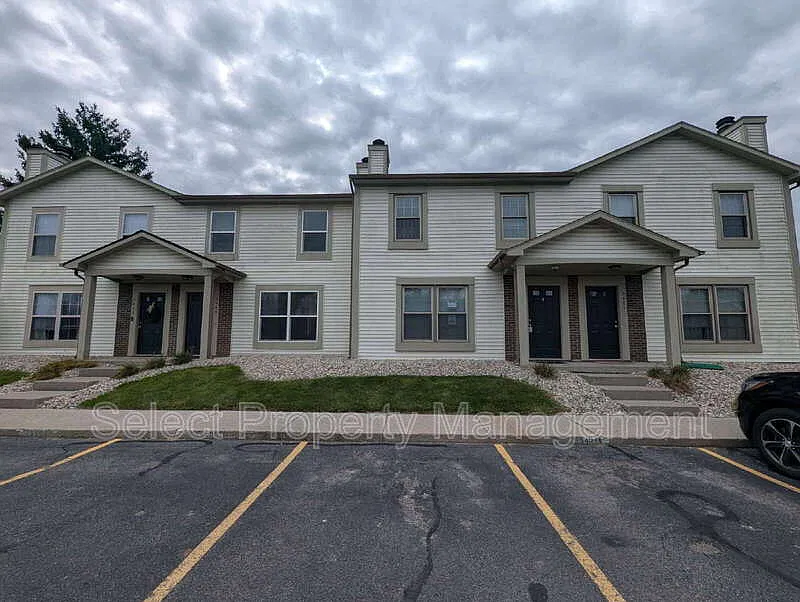 3 bed, 1.5 bath, 1240 sqft, $1,399 — Photo 3