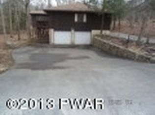 23 Smithfield Dr, Bushkill, PA 18324