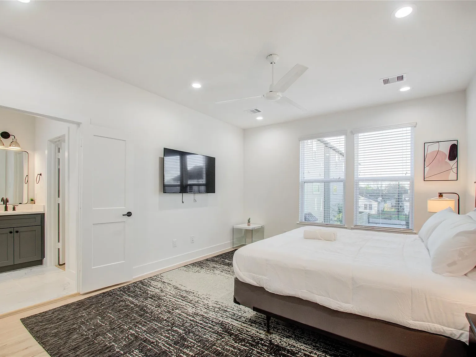 3 bed, 2.5 bath, 1927 sqft, $2,750 — Photo 4