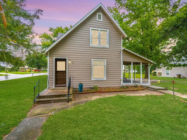 804 N Lincoln St, Belle Plaine, KS 67013
