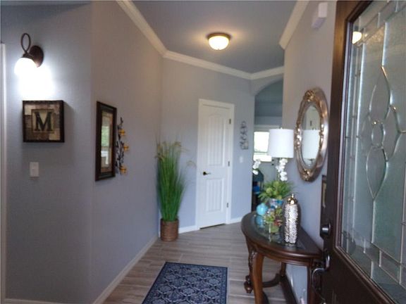 2nd image of 813 E Asher Dr