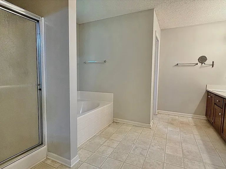 1130 Montclair Dr — Photo 16