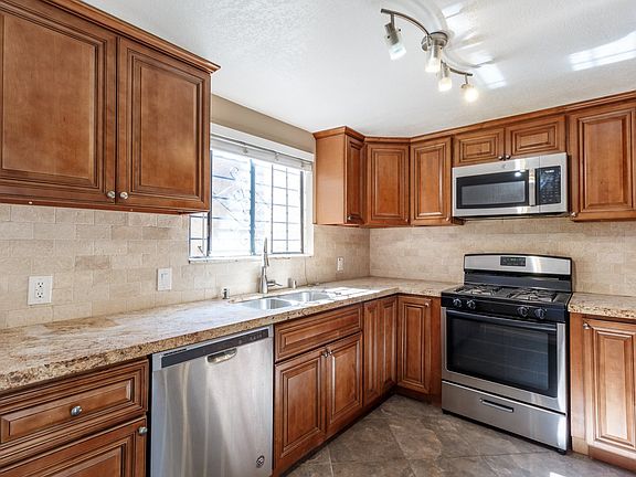 4th image of 8331 Cedros Ave APT 9