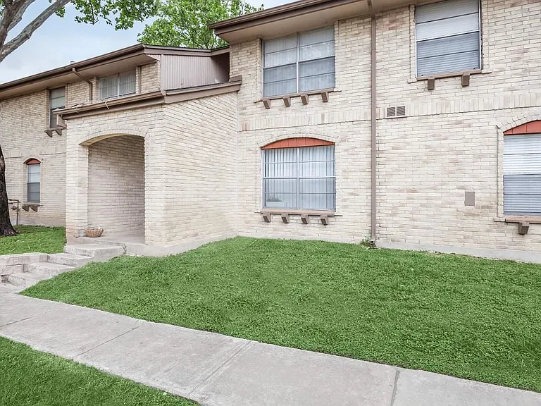 Forest Oaks — Photo 9