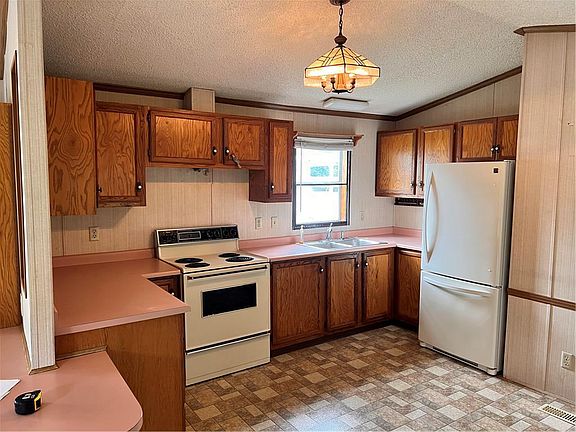 5th image of 66 Wildbriar Ct N