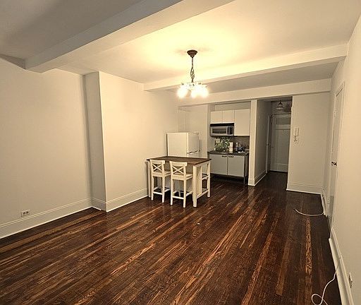 3rd image of 320 E 42nd St APT 313