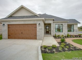 176 Fairway Dr, Floresville, TX 78114