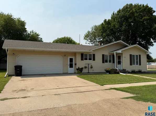 154 W Juniper St, Menno, SD 57045