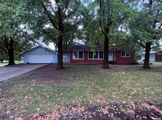 707 S Broadway St, Sesser, IL 62884