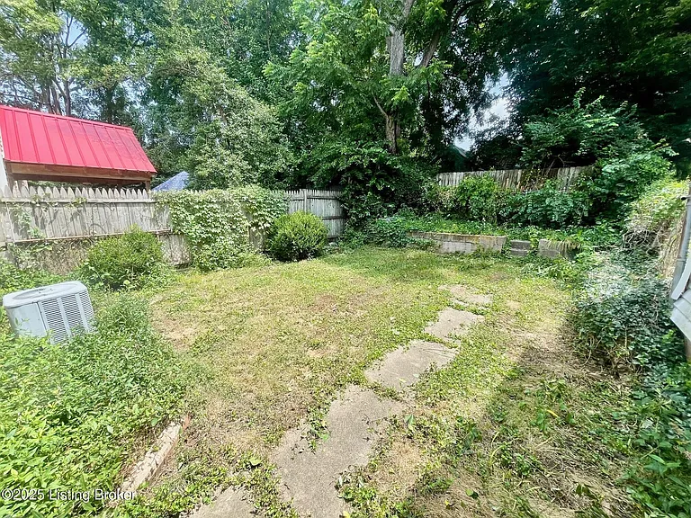 813 Swan St — Photo 10