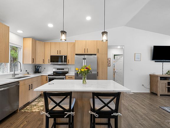 5th image of 14285 Tara St
