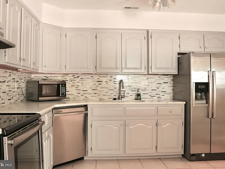 102 Hazelwood Ln — Photo 8