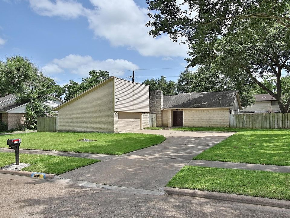 1st image of 22811 Fincastle Dr
