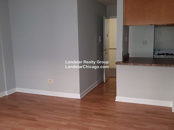 3rd image of 534 W Wellington Ave APT 206