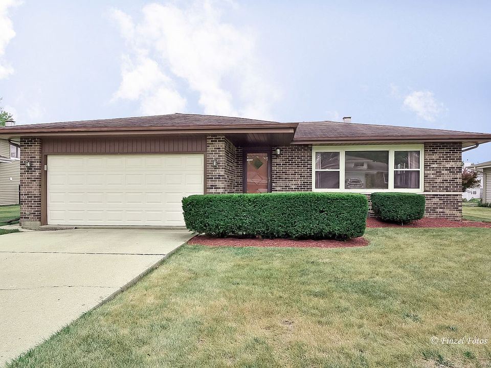 1st image of 947 Balsam Ln