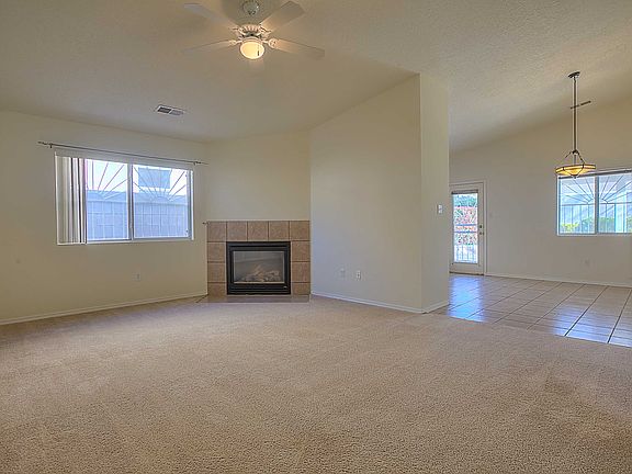 Great Room w/ Gas Log F/P