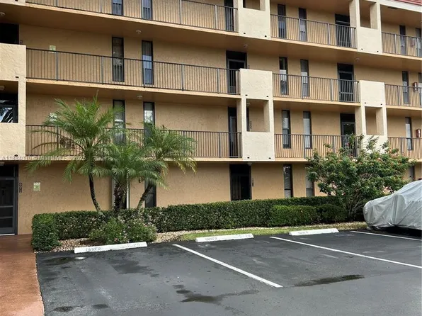 6011 Coral Lake Dr #111, Margate, FL 33063