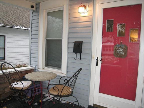 4th image of 213 Sedgwick St
