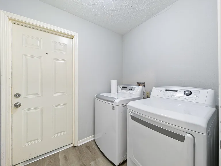 10530 Rippling Fields Dr — Photo 23