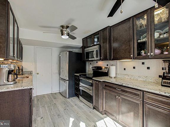 3rd image of 4328 Cedarlake Ct