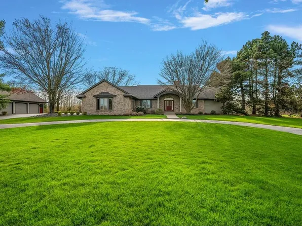 9707 Meadow Valley SE, Caledonia, MI 49316