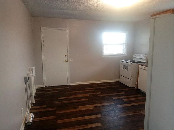 4th image of 104 Poplar Hill Ext