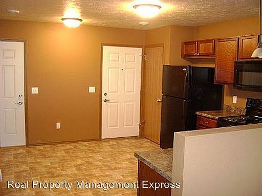 2nd image of 325 Arianna Pl Unit 1