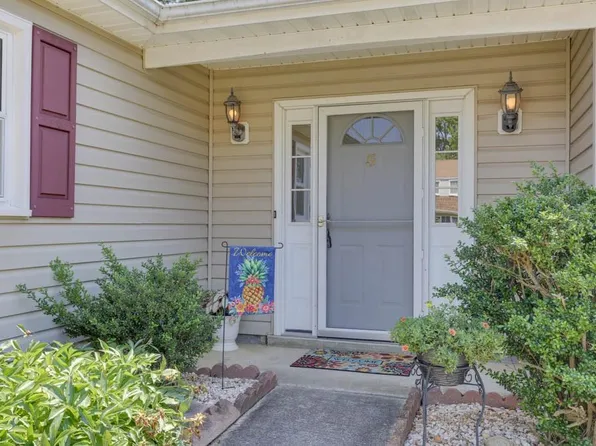 5 Jolama Dr, Newport News, VA 23602