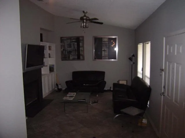 Ut Pre Lease: 2 Bd/ 2 Ba North Campus Condo. Short Walk To Ut. View Of Ut Tower! — Photo 2