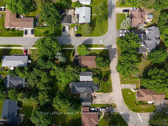 3rd image of 880 Sarah St N