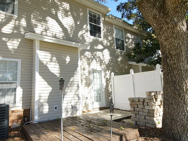 125 Farrah Ave — Photo 33