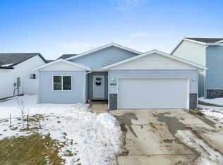 2525 Ivory St, Minot, ND 58703