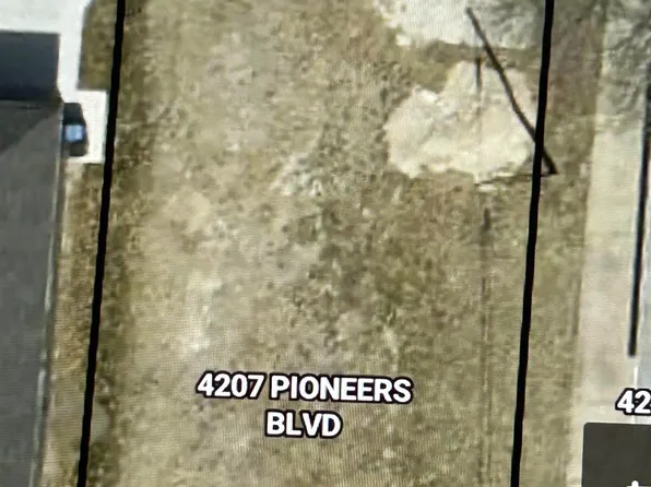 4207 Pioneers Blvd, Lincoln, NE 68506