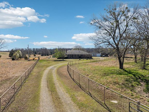 2nd image of 643 Drewyer Rd