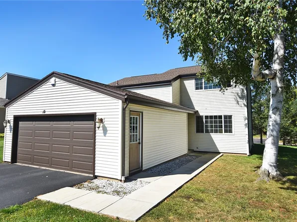 10 Live Oak Ct, Penfield, NY 14526