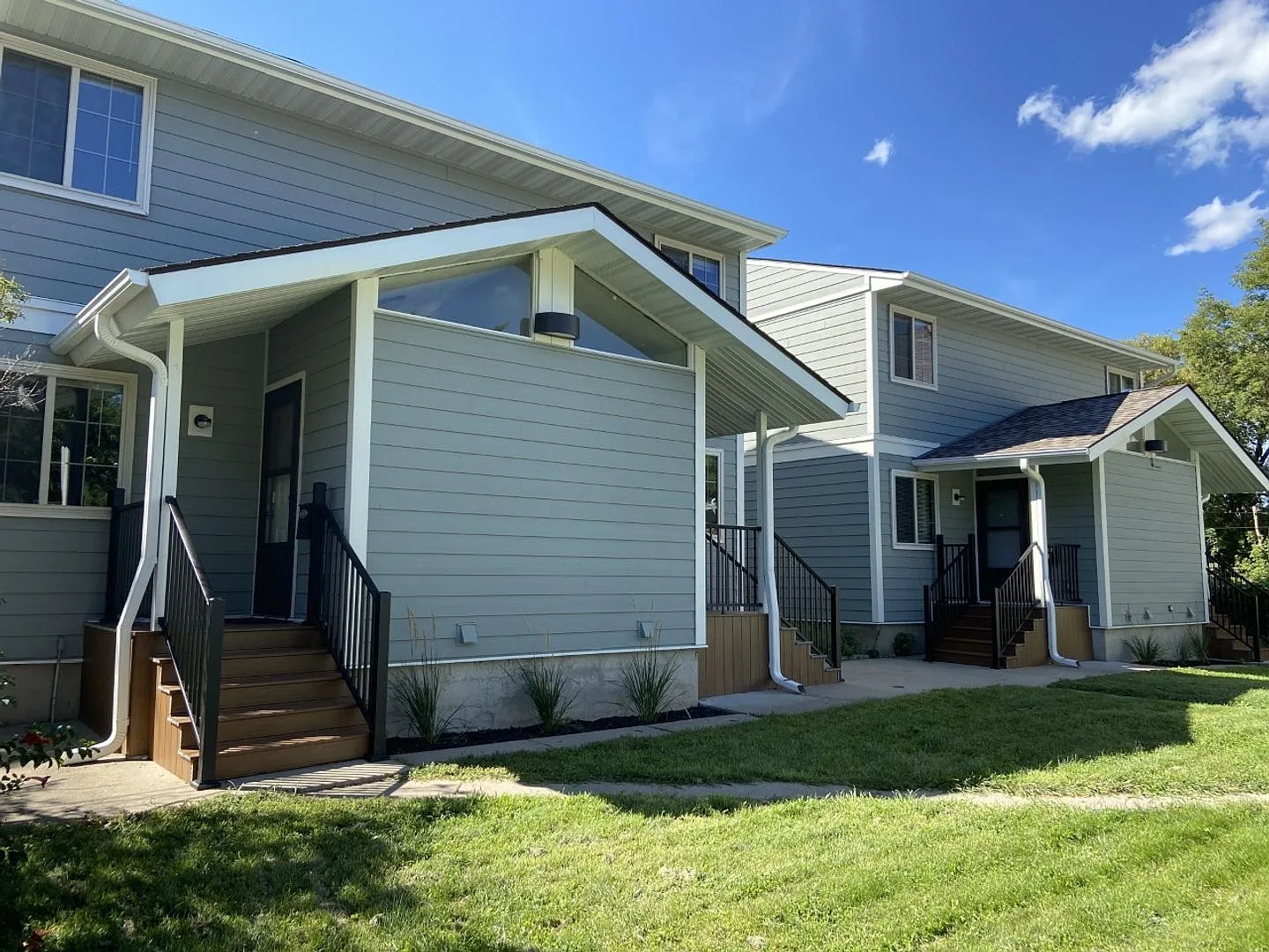 4 bed 2 bath unit — Photo 3