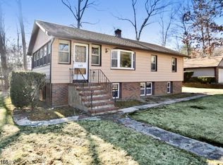 6 Sioux Trl, Oak Ridge, NJ 07438