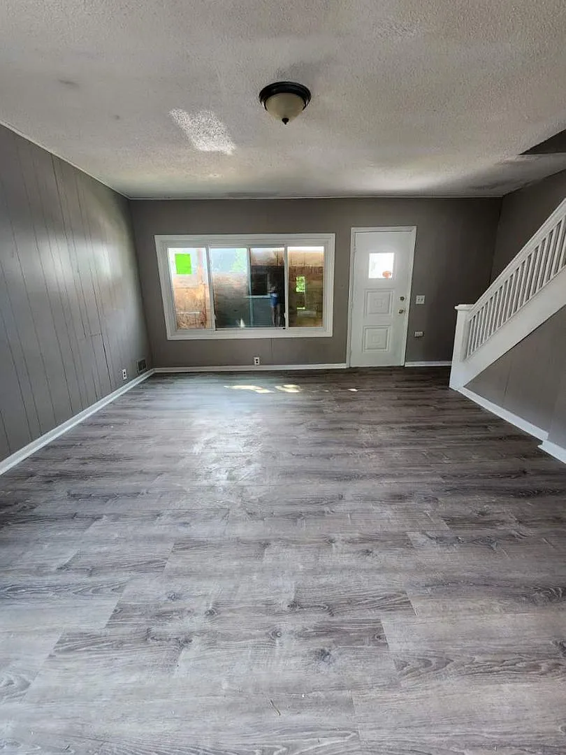 Two Bedroom Single Family Home! — Photo 2