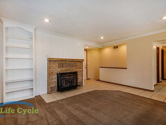 4th image of 2088 Lake Michigan Dr NW