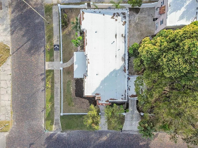 2102 W La Salle St — Photo 62