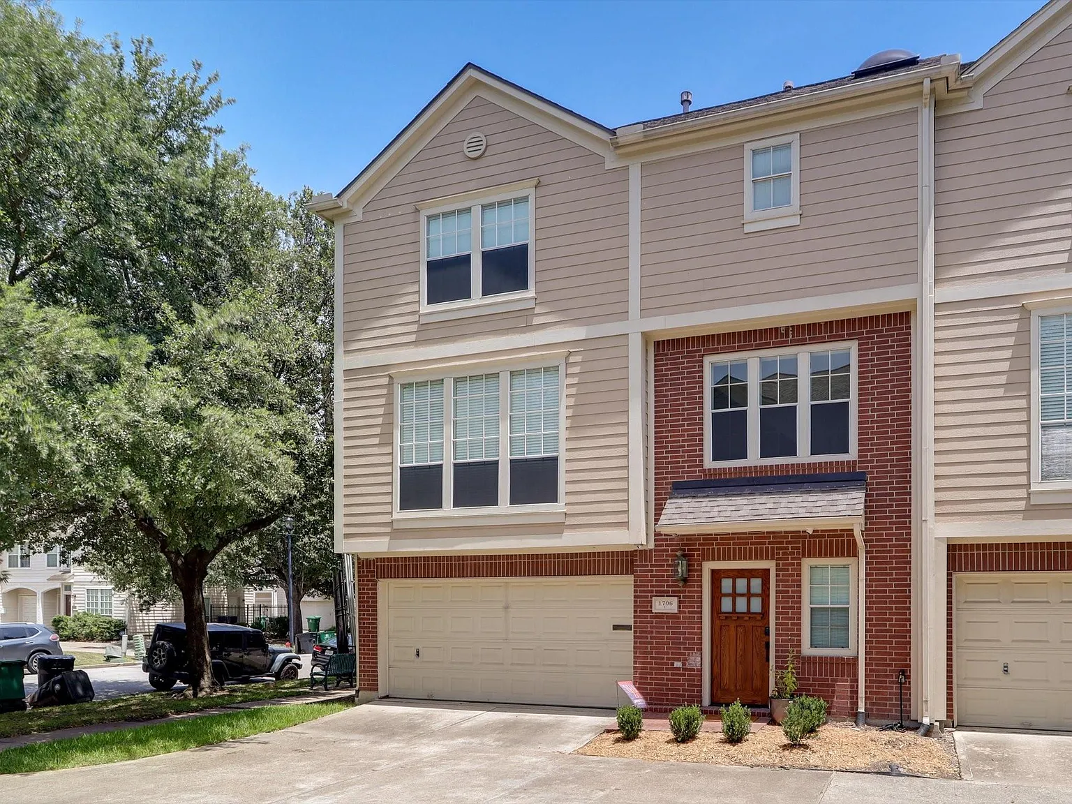 3 bed, 3.5 bath, 1770 sqft, $2,550 — Photo 2