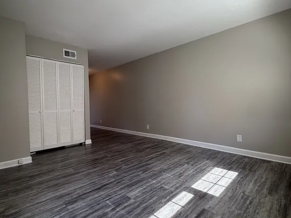2230 Liverpool Ln APT 3, Louisville, KY 40218