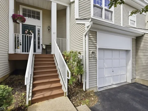 37 Woodmont Dr, Randolph Twp., NJ 07869