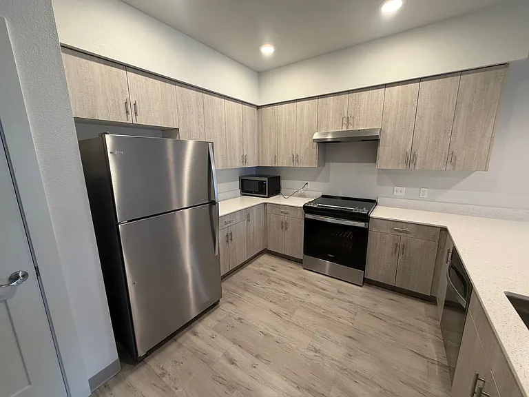 Nathan Apartments — Photo 17